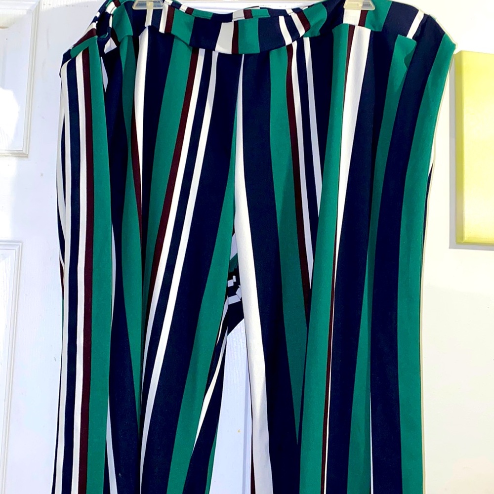 Soft casual pants. Bright hunter green, navy blue striped. Ties around front.